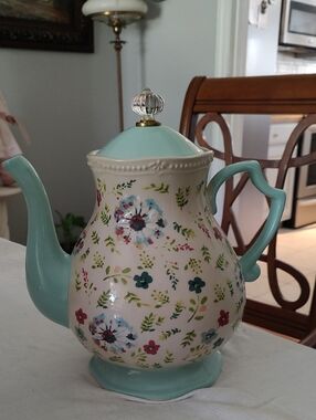 The Pioneer Woman Stoneware Teapot Kari Pattern Mint Green 2.7 Quart.The teapo